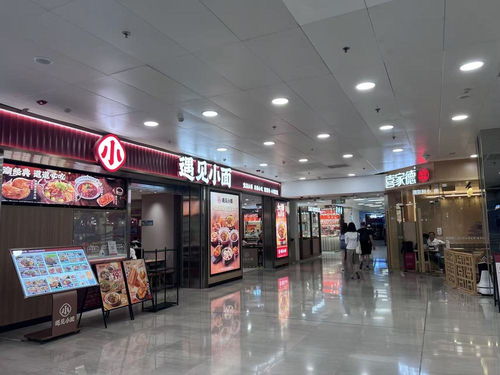 美食广场为何输给商场B1层的连锁餐饮？——一场消费降级与体验升级的博弈